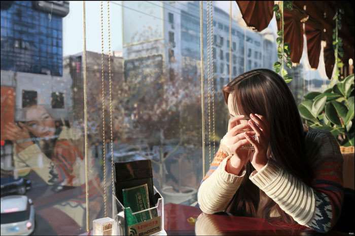 PS鼠绘精致茶餐厅美女 优图宝 PS鼠绘教程PS绘制在茶餐厅静静等待的美女 三联