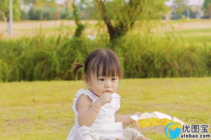 宝宝照片，教你怎么调出暖黄的儿童照_www.utobao.com