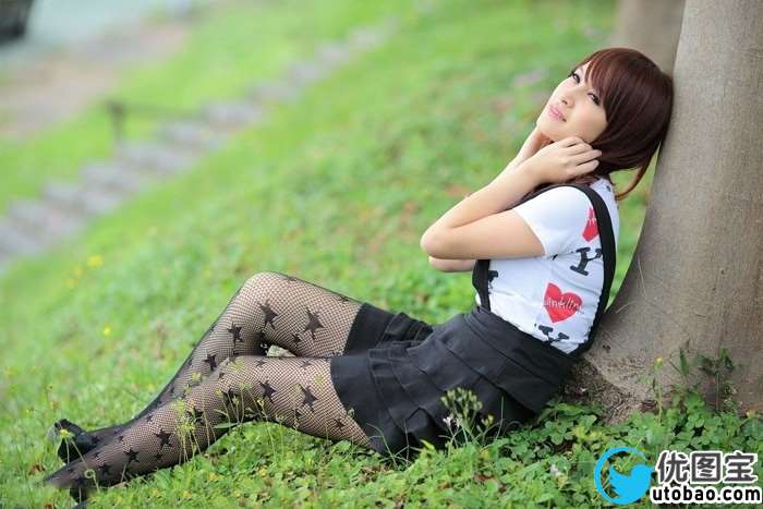 Photoshop给春季外景美女加上柔和的中性黄绿色